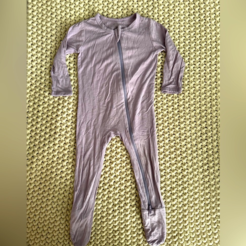 Kyte Baby zipper footie in Taro size 6-12 months